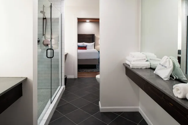 2 Bedrooms, Suite, 1 King and 2 Queen Beds, Hotel Indigo Spokane Downtown 9/10