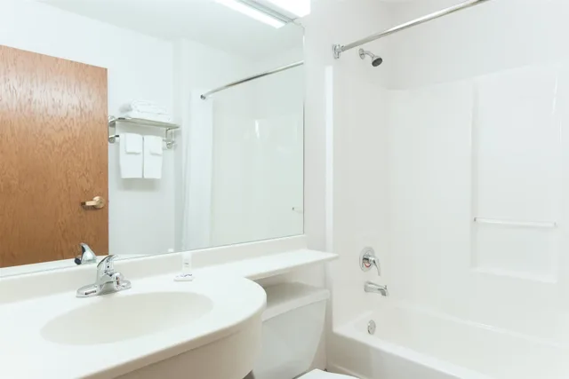 جناح استوديو بسرير كوين، Microtel Inn Suites By Wyndham Springfield 5/10