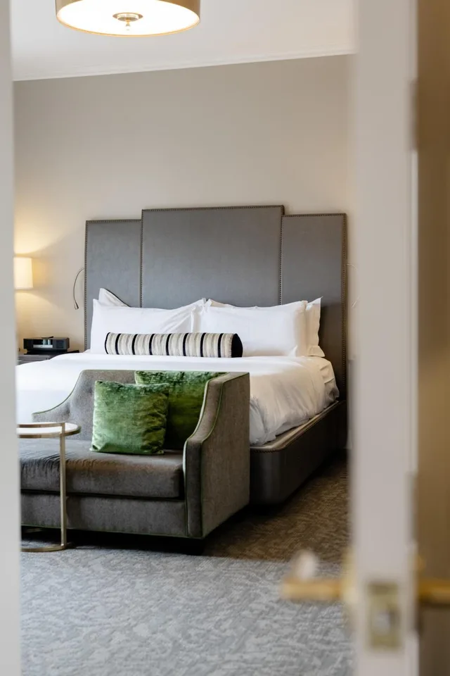 غرفة بسريرين كوين بإطلالة على الحديقة، The St. Anthony A Luxury Collection Hotel San Antonio 1/7