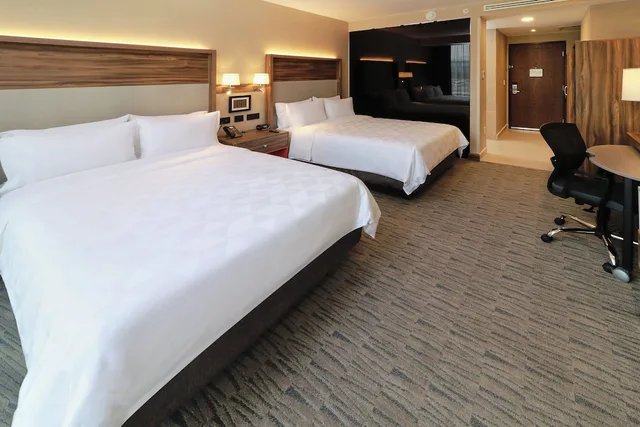 جناح جونيور بسريرين كوين بمطبخ صغير، Holiday Inn and Suites Mexico Felipe Angeles Airport 2/3