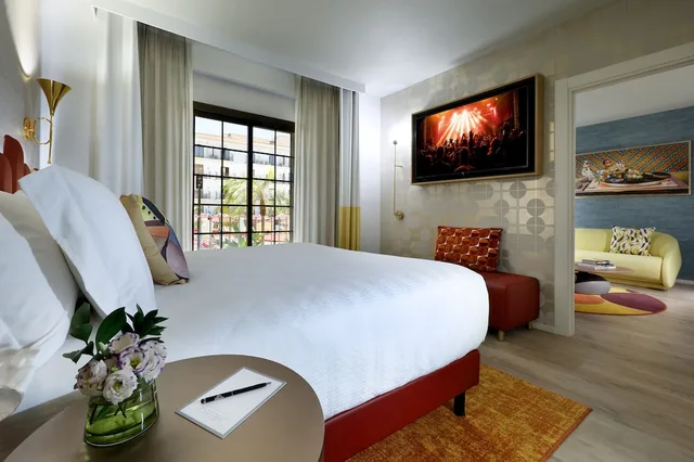 Silver, Suite, King Bed, Sofa، Hard Rock Hotel Marbella 2/4
