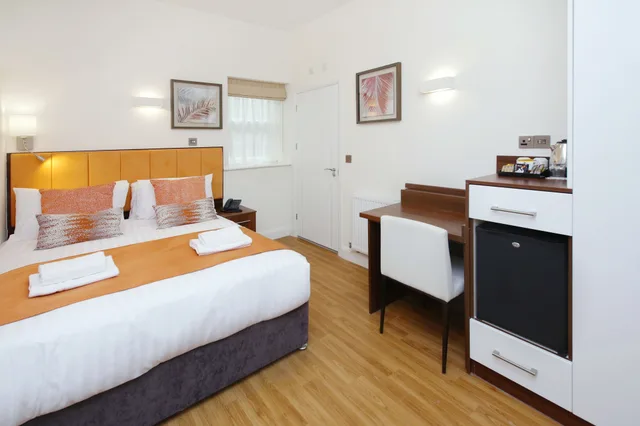 غرفة فاخرة ثلاثية بسرير كينج وسرير فردي، Imperial Guest House 1/4