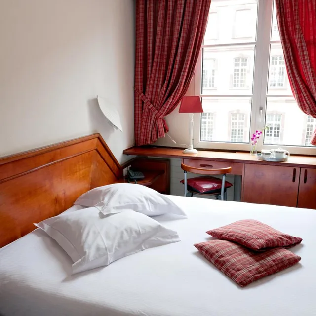 Single, French Bed، Hôtel Suisse 4/8