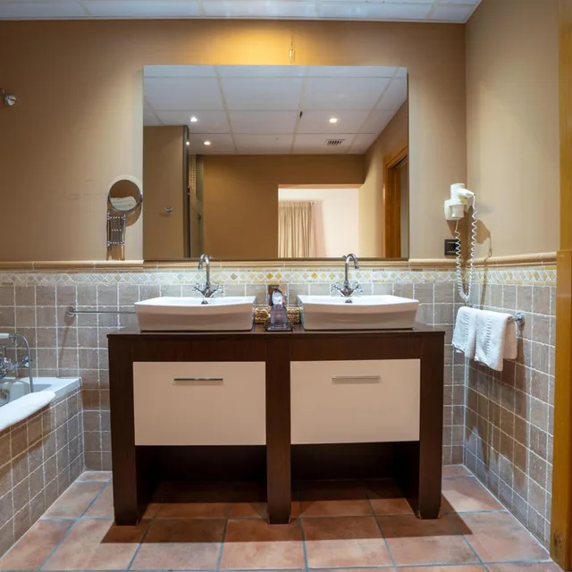 جناح، Hotel Can Galvany 8/10