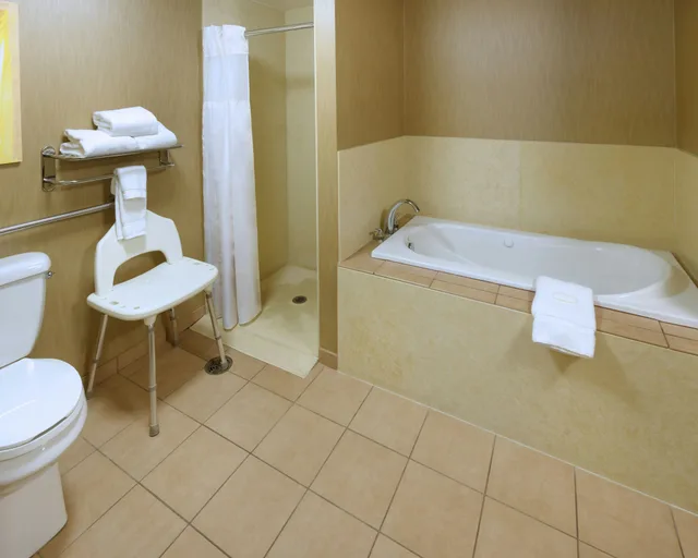 غرفة بسرير كينج لذوي الإعاقة، Hilton Garden Inn Springfield MO 2/2