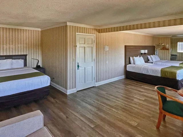 جناح عائلي بسريرين كوين، Quality Inn Suites Anaheim Maingate 1/4