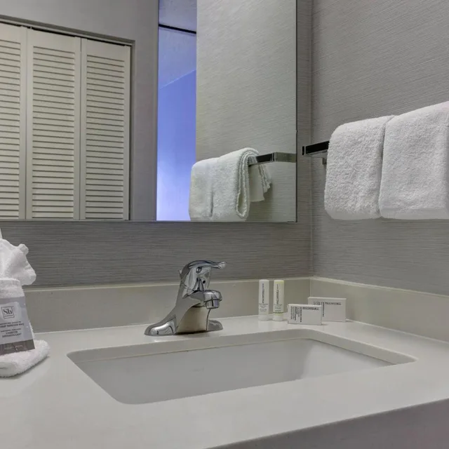 جناح بسرير كينج مع أريكة، Courtyard By Marriott Portland Southeast Clackamas 6/10