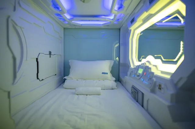 غرفة عائلية، Space Hotel 1/2