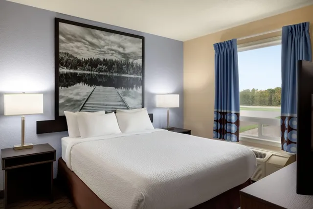 جناح بسرير كوين بغرفة نوم واحدة، Super 8 Swan River Mb 1/7