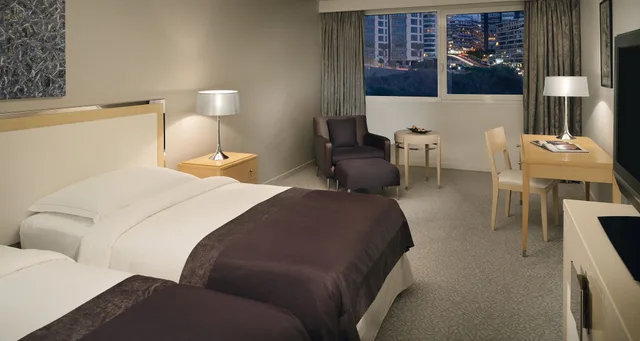 غرفة متصلة عائلية بسريرين مزدوجين، Movenpick Hotel Beirut 8/10