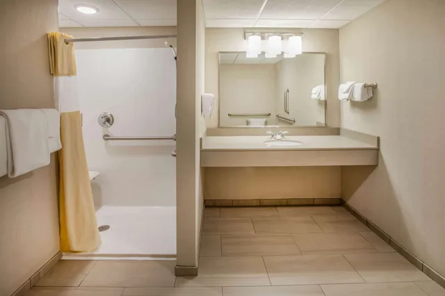 غرفة بسريرين كوين لذوي الإعاقة، Days Inn By Wyndham Duluth By Miller Hill Mall 4/4