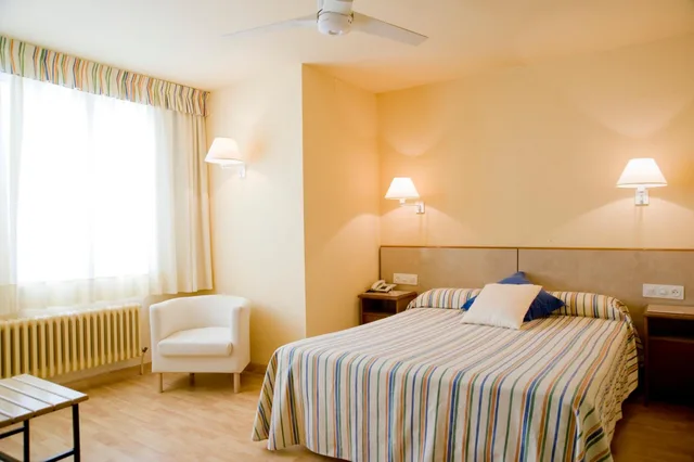 غرفة بسرير مزدوج أو سريرين منفصلين بإطلالة، Hotel Balaguer 6/10