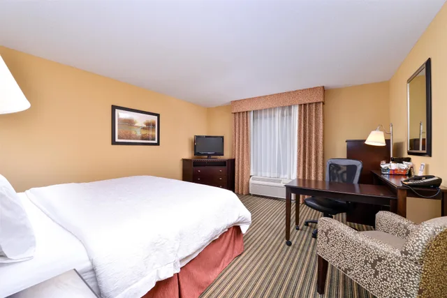 غرفة بسرير كينج، Hampton Inn & Suites Fort Belvoir Alexandria South 1/4