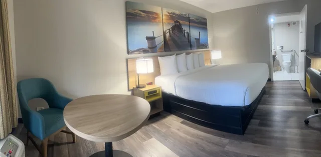 Room, King Bed, Accessible, Days Inn by Wyndham Port Charlotte/Punta Gorda 8/10