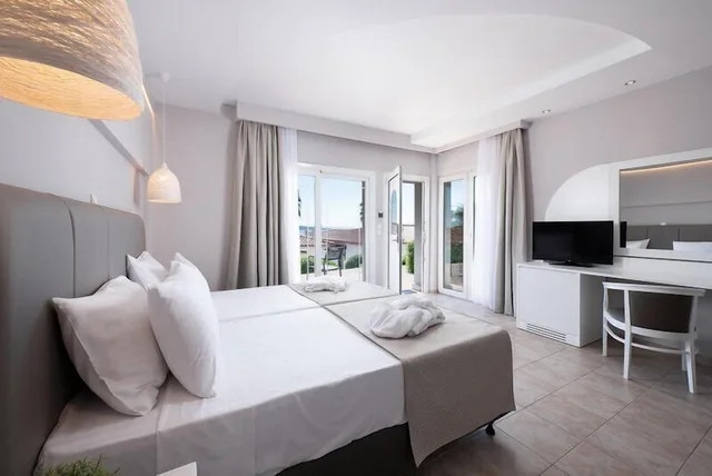 غرفة عائلية بأربعة أسرّة بإطلالة على الحديقة، Alexandros Palace Hotel and Suites 10/10