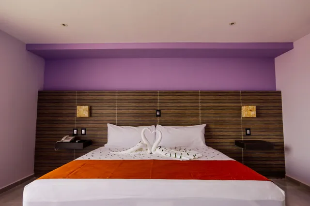 غرفة قياسية بسرير كينج بإطلالة على المدينة، Hotel Kavia 1/5