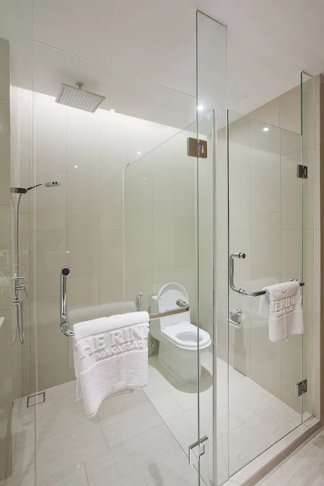 Premier, King Bed, Resort View، The Rinra Makassar 3/4
