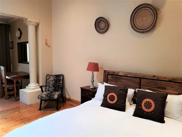 غرفة قياسية بسرير كوين، African Roots Guest House 2/3