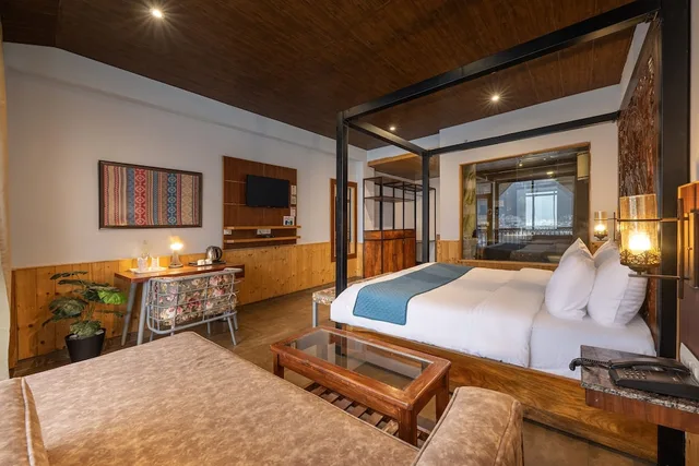 غرفة سوبيريور بسرير كينج بإطلالة على الجبل بشرفة، Echor Himalayan Heights Luxe Manali 2/10