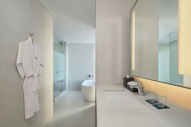 Savvy, Suite, King Bed، Aloft Surabaya Pakuwon City 3/3