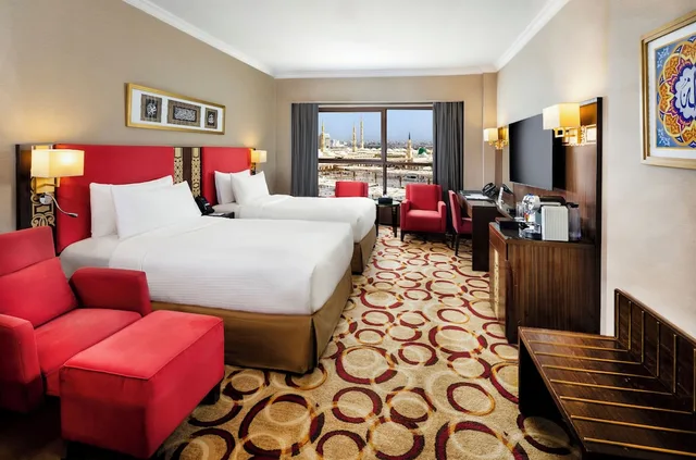 غرفة تنفيذية بسريرين منفصلين بإطلالة على الحرم، شركة طيبة المدينة الفندقية(Millennium Taiba Hotel) 3/5