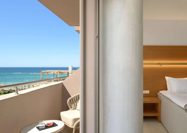 جناح جونيور بإطلالة على البحر، High Beach Resort & Spa 10/10