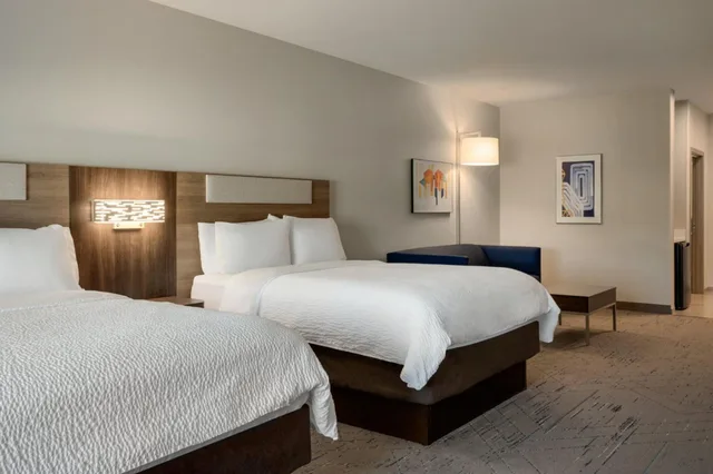 جناح بسرير كوين، Holiday Inn Express Hotel Suites Forrest City 2/5
