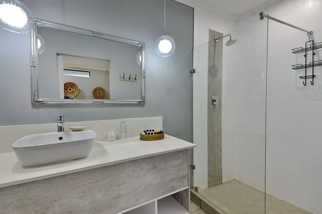 غرفة عائلية رباعية بسرير كينج وسريرين منفصلين، RIVER VIEW LODGE 3/3