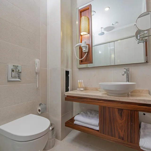 غرفة ثلاثية، Midmar Deluxe Hotel 7/9