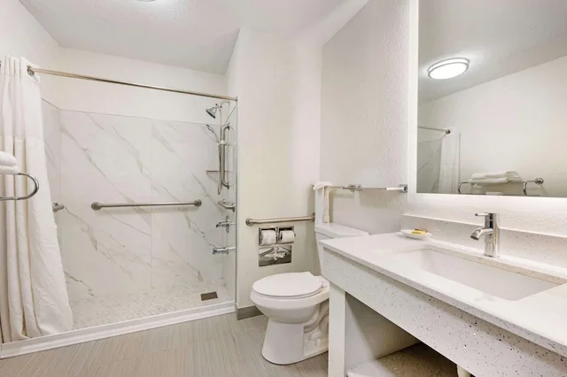 غرفة قياسية بسرير كينج مع أريكة لذوي الإعاقة، Best Western Plus Anderson 9/10