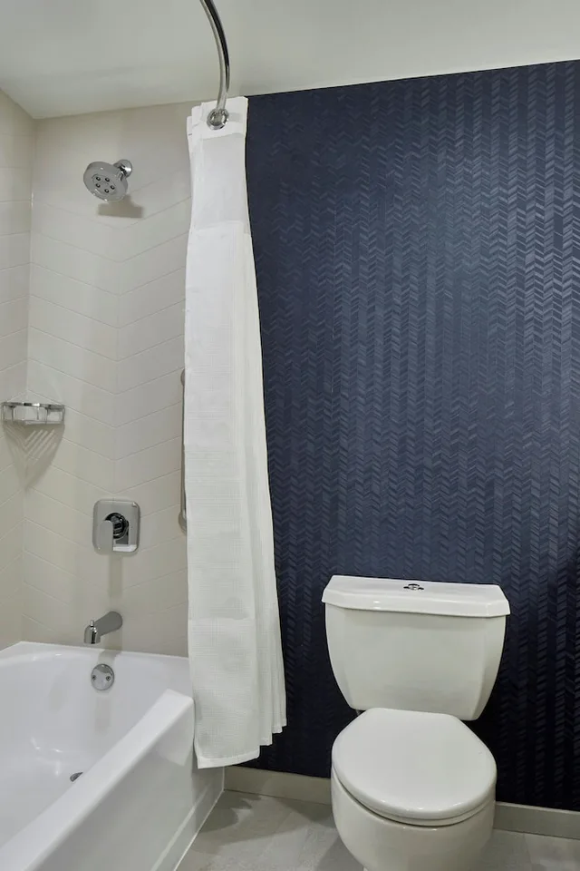 غرفة بسرير كينج مع أريكة، Fairfield Inn & Suites Albany Airport 3/6