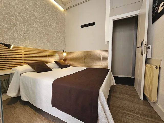 Interior, Double Bed, Private Bathroom, Hotel Palermo 1/5
