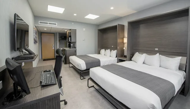 غرفة بسريرين كوين في الملحق، Hotel & Suites Le Dauphin Quebec 4/10