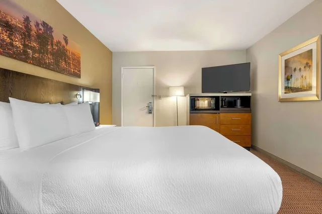 جناح بسرير كينج، Best Western Royal Palace Inn & Suites 1/3