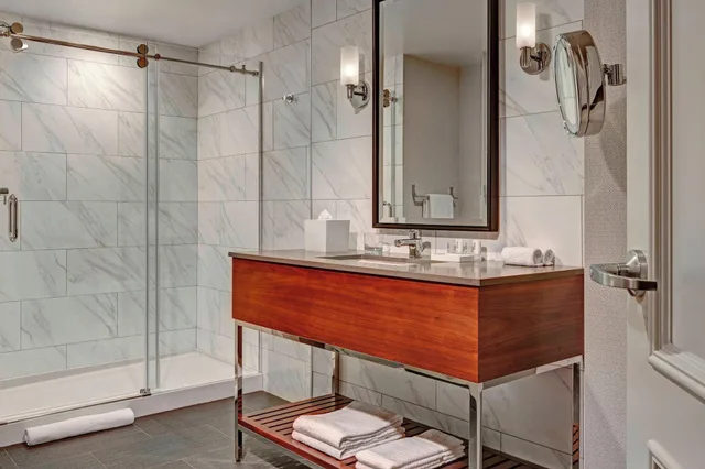room, multiple beds، Le Méridien Indianapolis 4/4