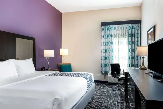 غرفة بسرير كينج لذوي الإعاقة، Quality Inn & Suites Colorado City, TX 1/5