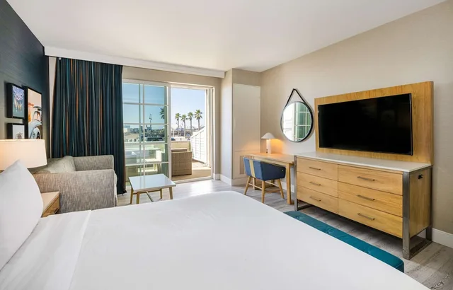 غرفة بسرير كينج بإطلالة جزئية على البحر، Inn at the Pier Pismo Beach 2/4