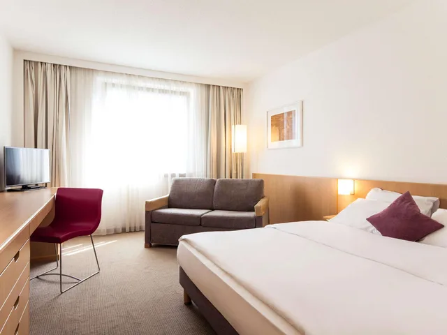 غرفة بسرير كوين، Novotel Dusseldorf City West 1/4