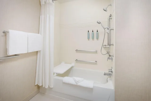استوديو بغرفة نوم واحدة لذوي الإعاقة، Residence Inn Salinas Monterey 2/3
