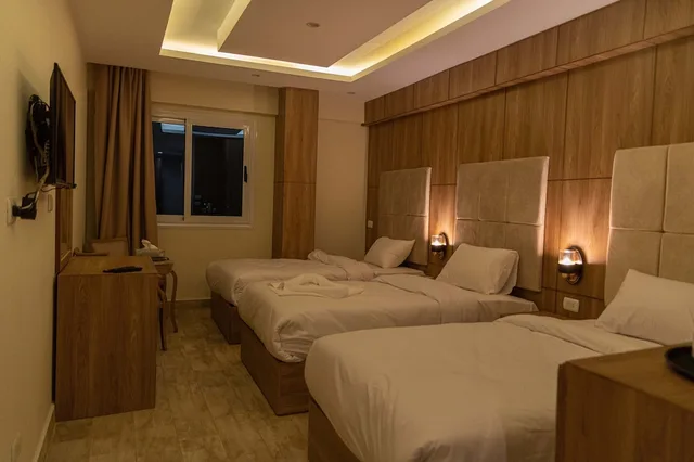 غرفة ثلاثية بثلاثة أسرّة بإطلالة على الحديقة، Nine Pyramids View Hotel 1/6