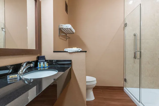 Room, 2 Queen Beds, Bathtub, Accessible, Best Western Plus Bathurst Hotel Suites 2/2