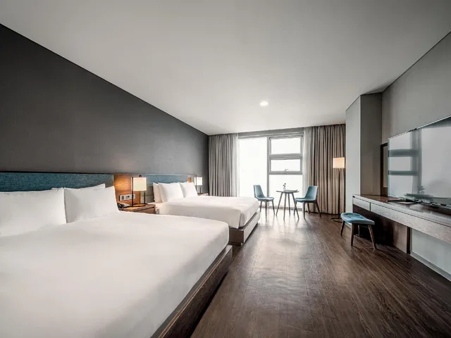 غرفة بريميوم بسريرين كينج بإطلالة جزئية على البحر في طابق مرتفع، Hotel Tops 10 1/1