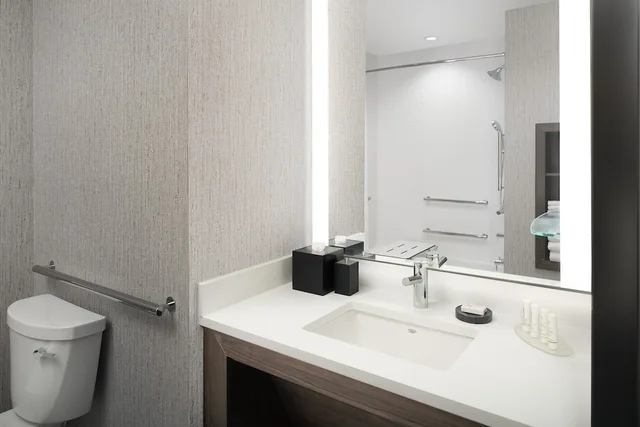 جناح بسرير كينج بغرفة نوم واحدة مع أريكة، Residence Inn by Marriott Bozeman Downtown 4/10