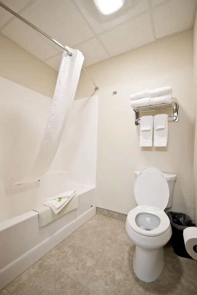 غرفة بسريرين كوين، Cobblestone Inn & Suites - Fort Madison 5/7