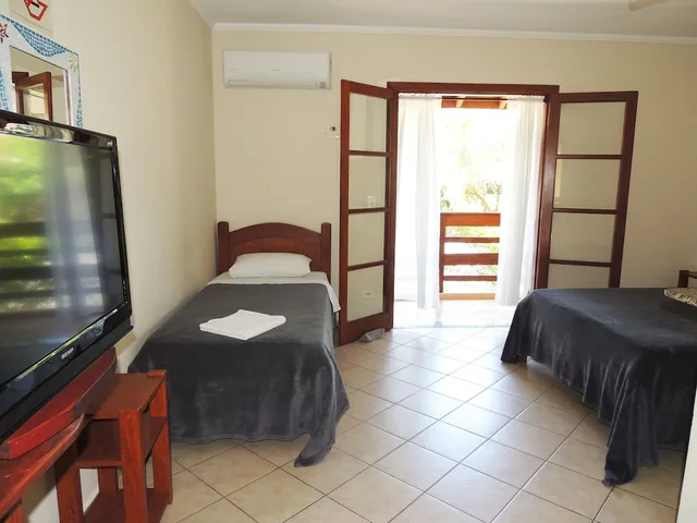 1 Bedroom, Standard, Quadruple, 1 Double and 1 Single Bed, Murphy Bed, Garden View, Private Bathroom, Pousada Mosaico de Maresias 2/4