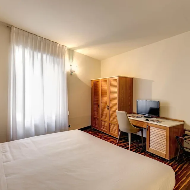غرفة بسرير مزدوج أو سريرين منفصلين، Albergo Firenze 7/10