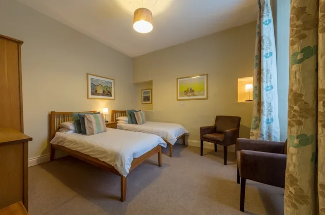 غرفة قياسية بسريرين منفصلين في الطابق الأرضي، The Gables Guest House 1/3