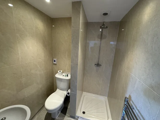 جناح بسرير كينج وسريرين منفصلين، Hookwood Lodge 3/3