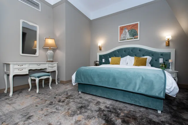 جناح جونيور، GRAND HOTEL TRAIAN 1/1