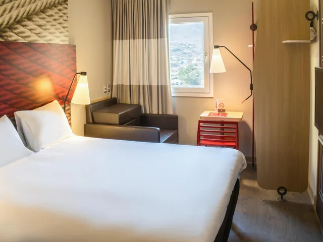 غرفة قياسية بسرير مزدوج مع سرير إضافي، Ibis Iquique 1/6